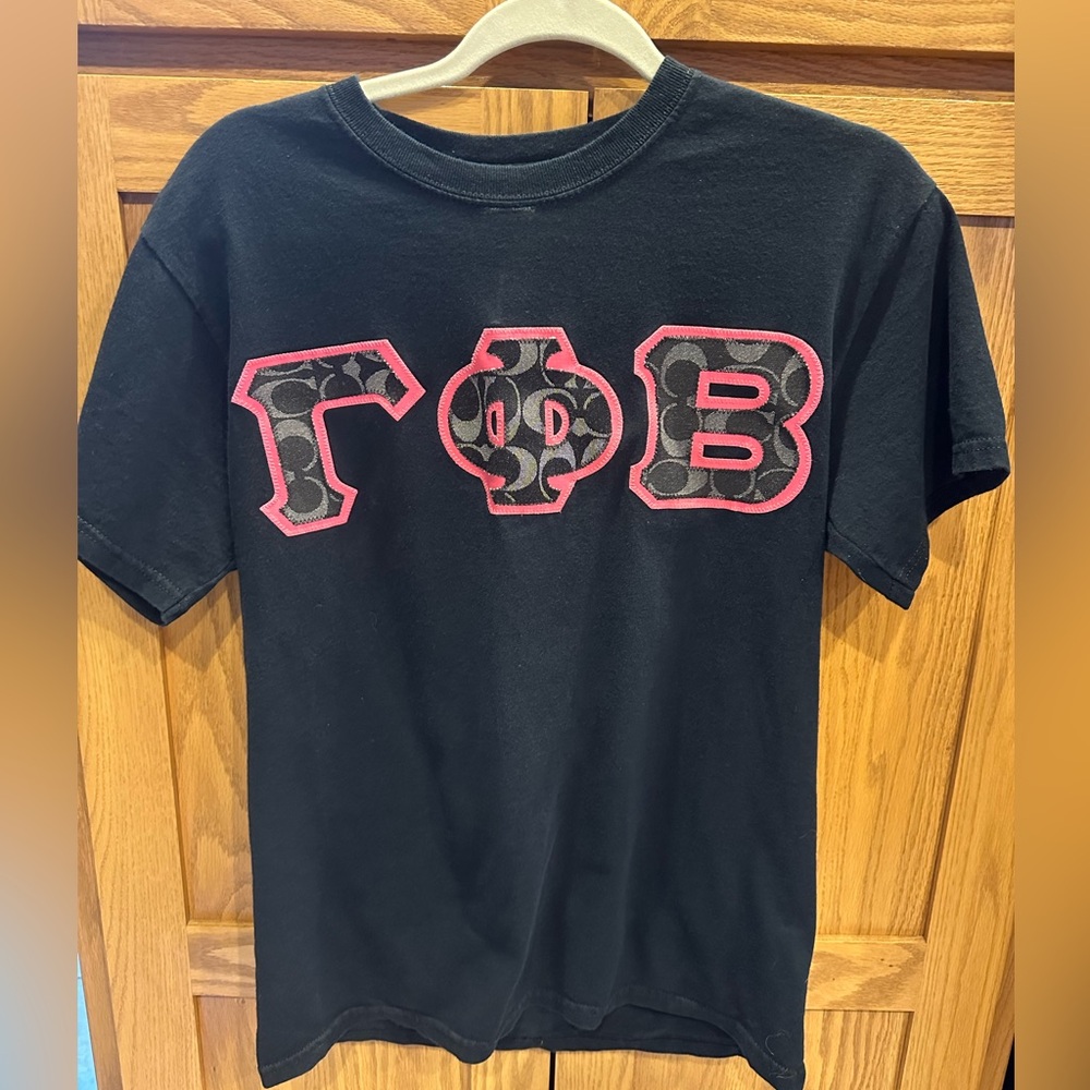 Black, gildan size S Gamma Phi Beta patch shirt